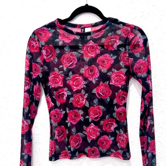 Pink Fitted Long sheer Sleeve Blouse with Floral Design small - Picture 2 of 2